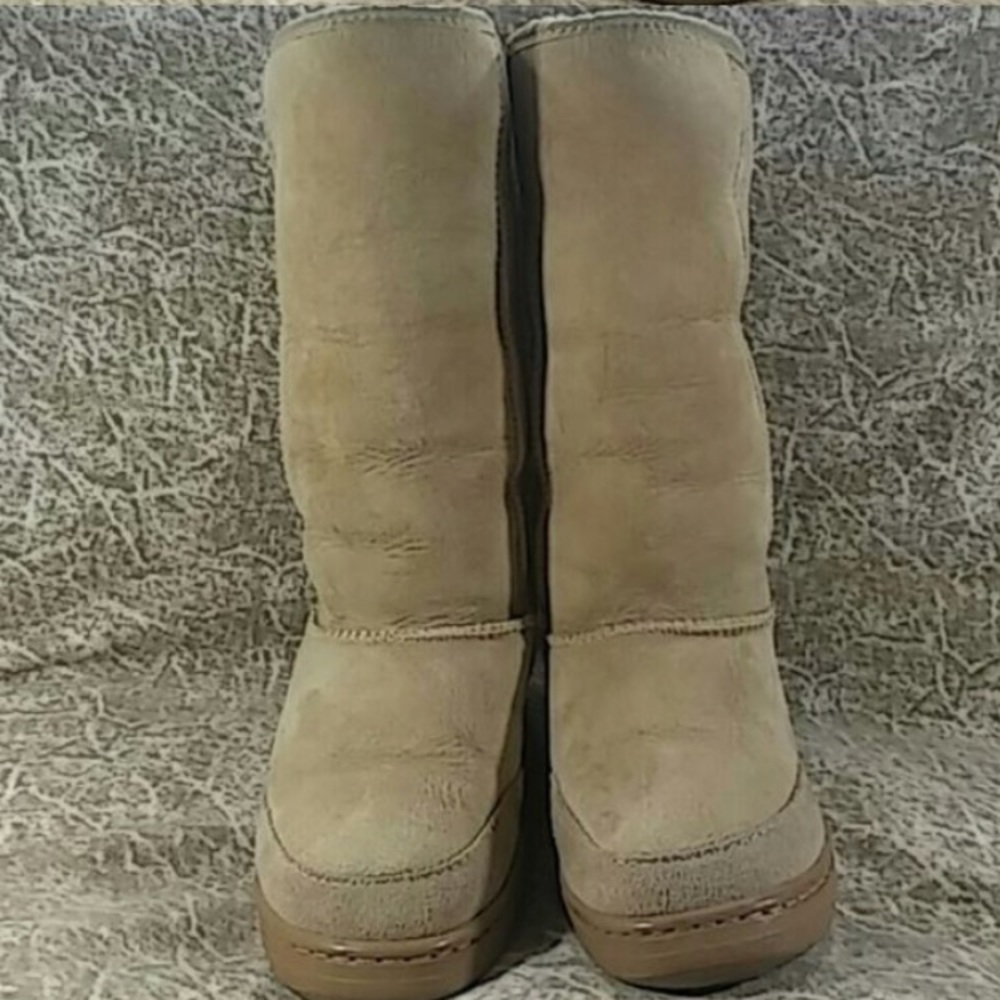 Ugh stitched back sand boots